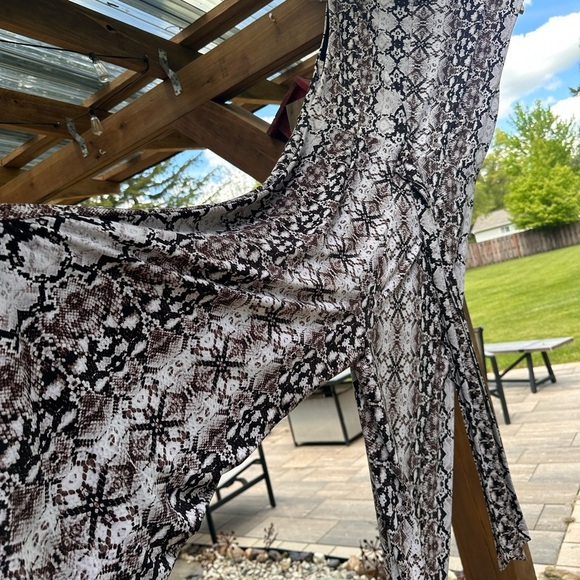 Nicole Miller Animal Print V-Neck Romper/Jumpsuit Women’s 10 - Picture 10 of 14